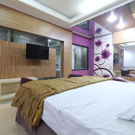 C'One Hotel Pulomas Джакарта Экстерьер фото