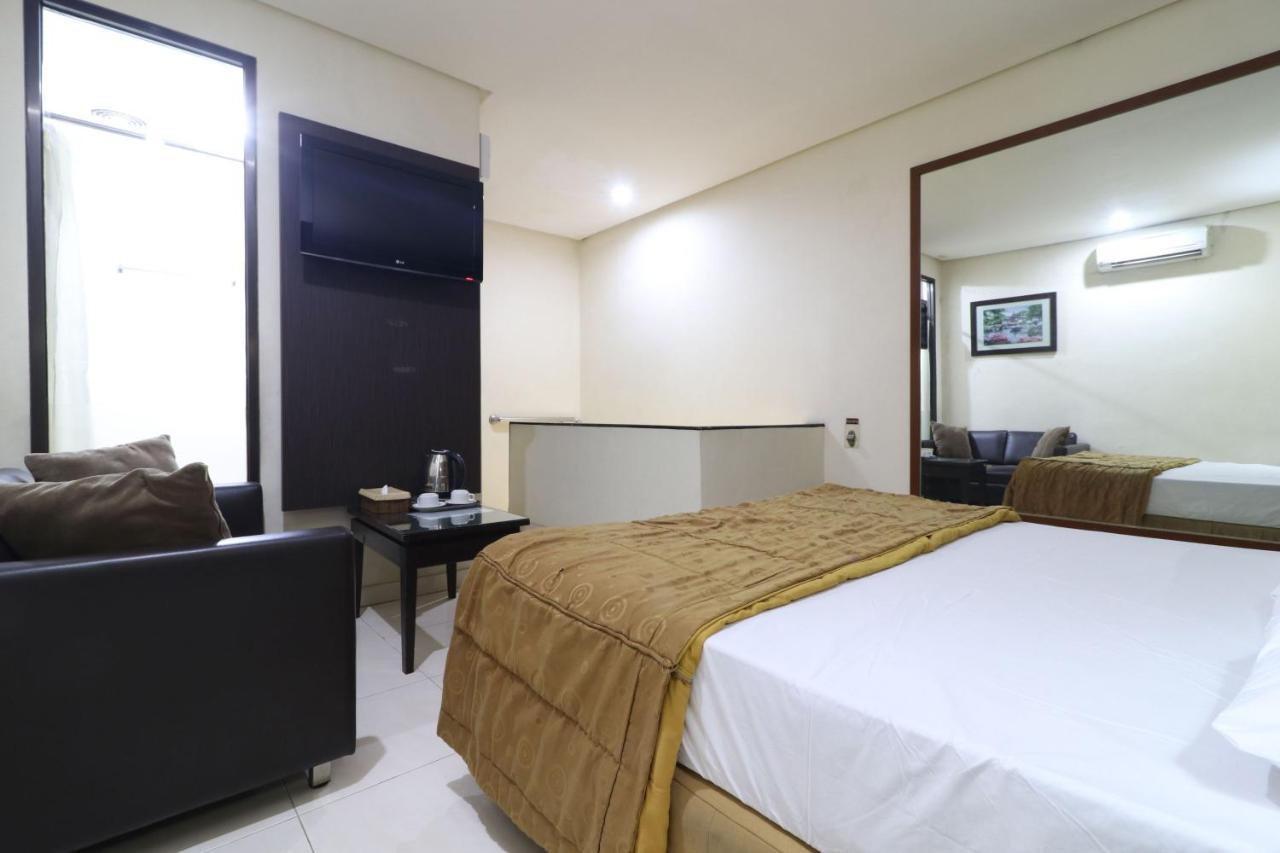 C'One Hotel Pulomas Джакарта Экстерьер фото